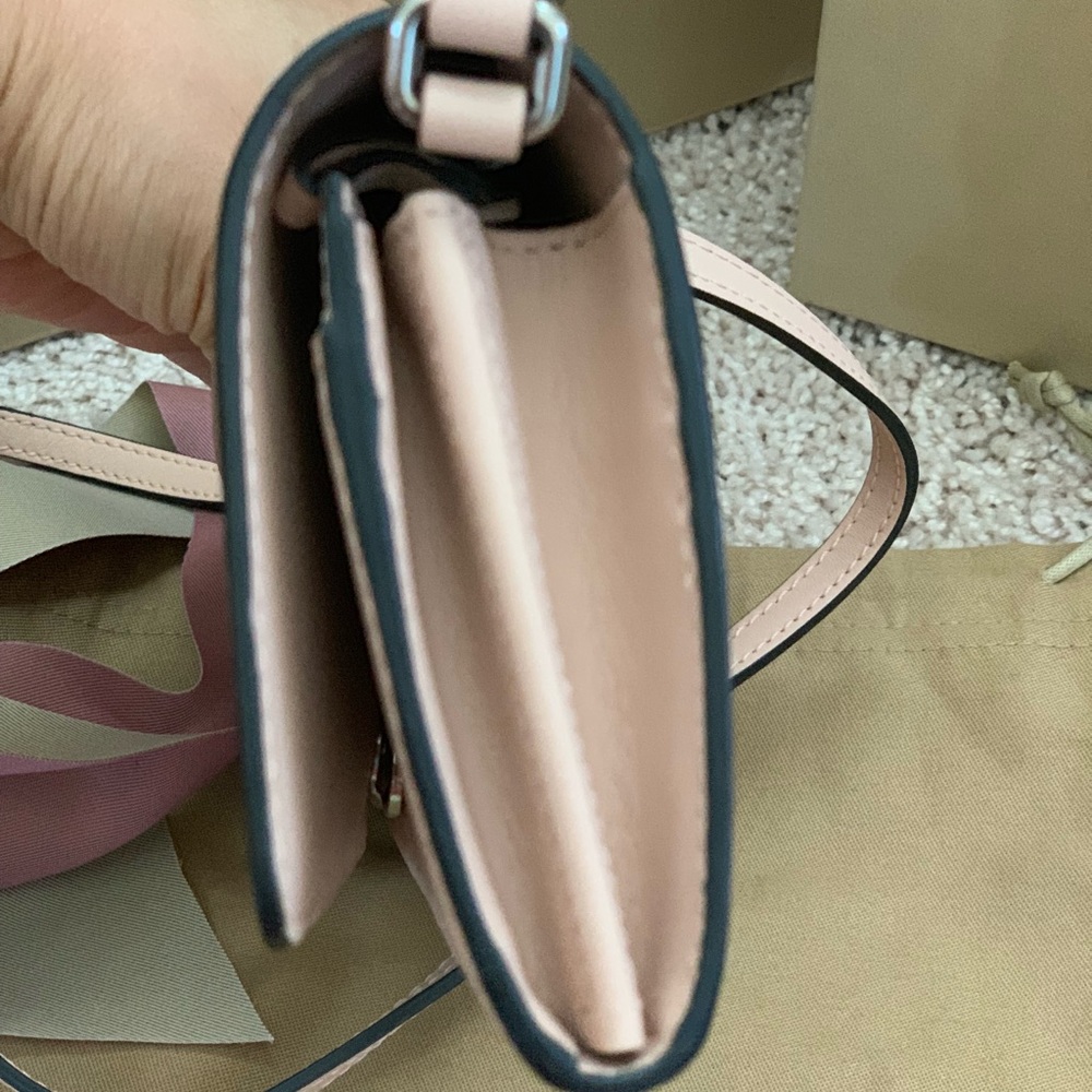 Authentic Burberry bag - Picture 3 of 8